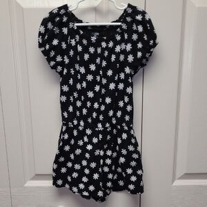 Old Navy Black and White Daisy Floral  Jumpsuit/romper M(8)